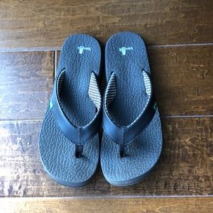 Sanuk brown flip flops